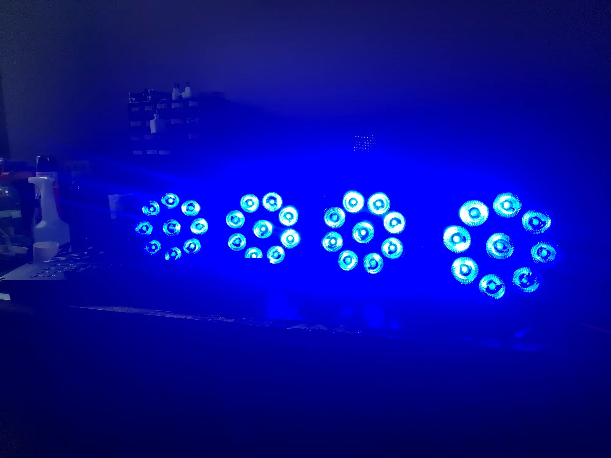PAR LEDs — teste de bancada em azul
